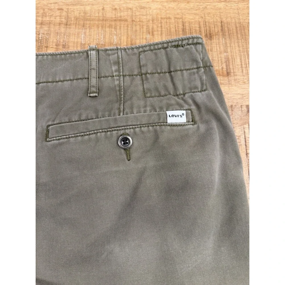 Levi’s Shorts Men’s Green‎ Casual Flat Front Chino Shorts Size 42